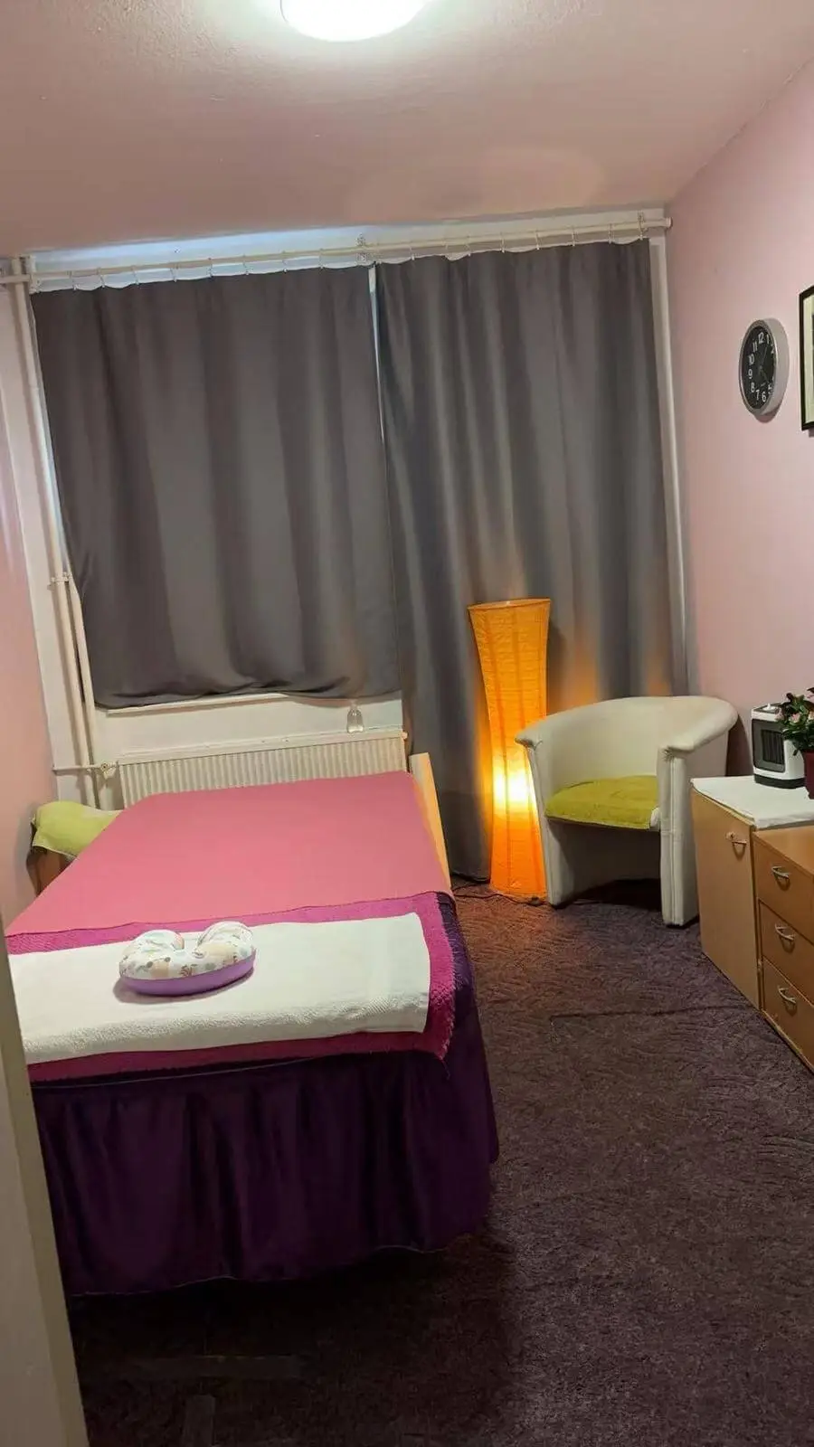 Bild von Masseurin mit Kunde.